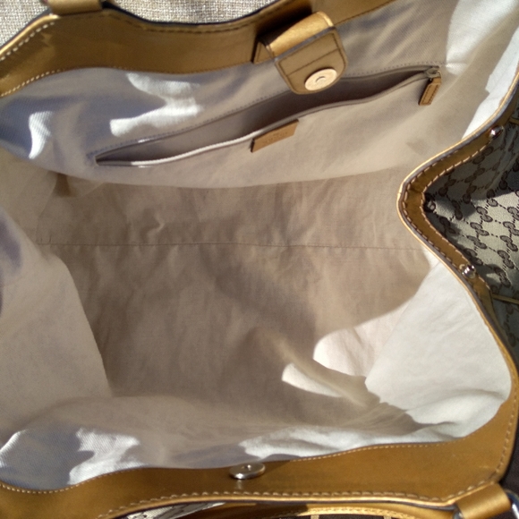 Gucci Large GG Monogram Gold Trim Sukey - Picture 15 of 15